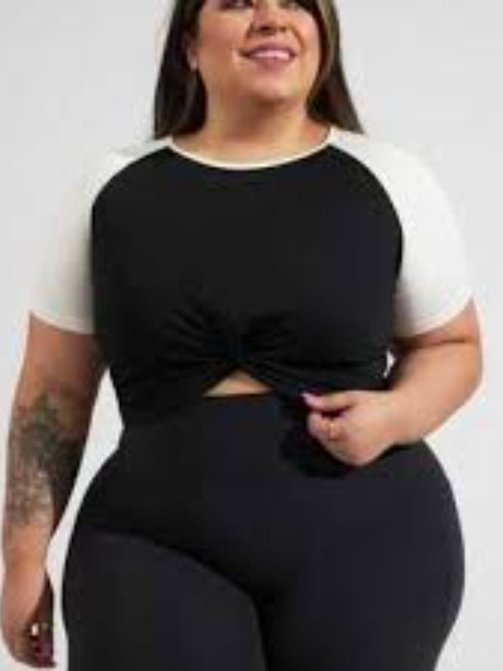 Buffbunny Knotty Raglan Crop - Picture 2 of 5
